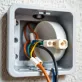 Jak połączyć przewody elektryczne w puszce